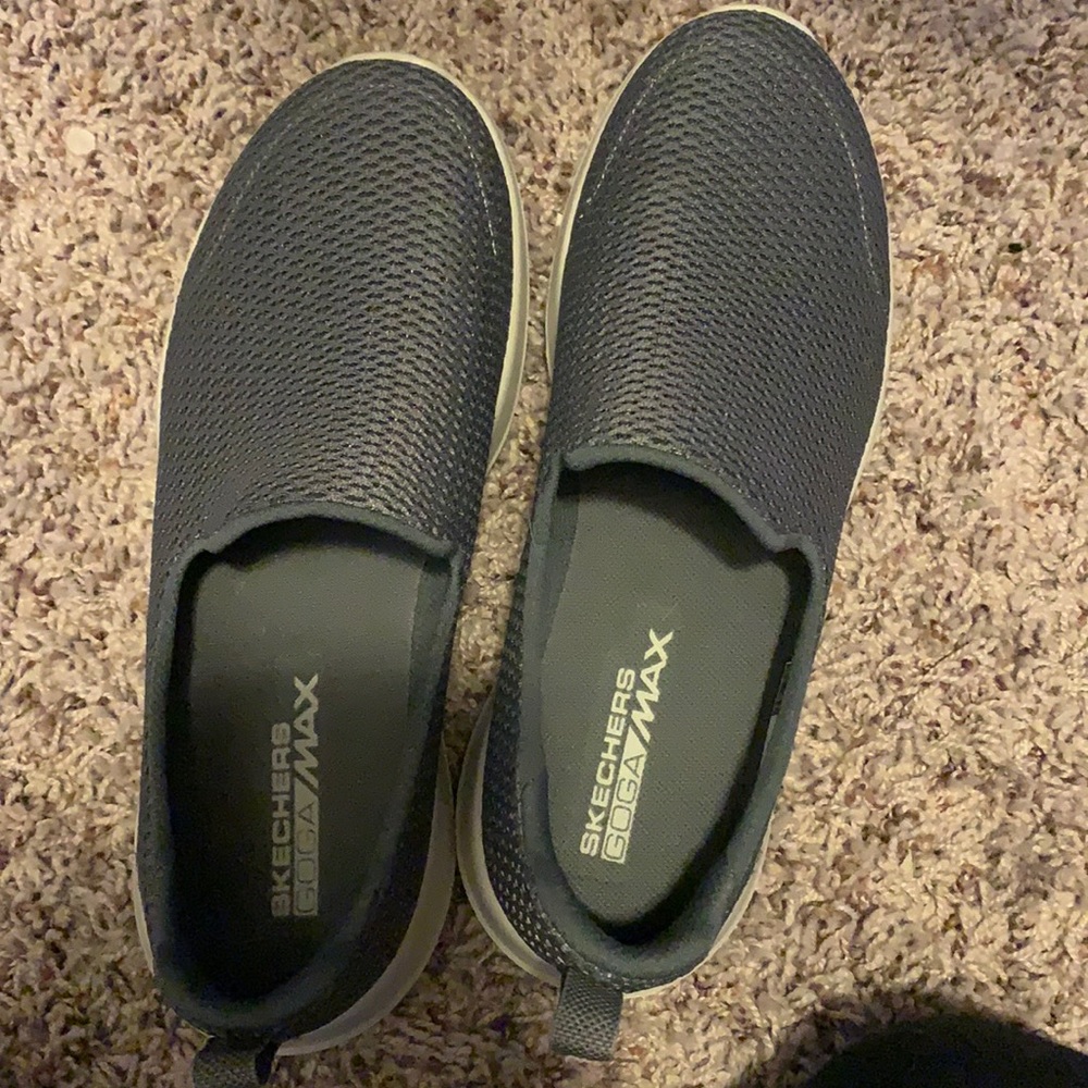 Women’s grey shoes. Size 6